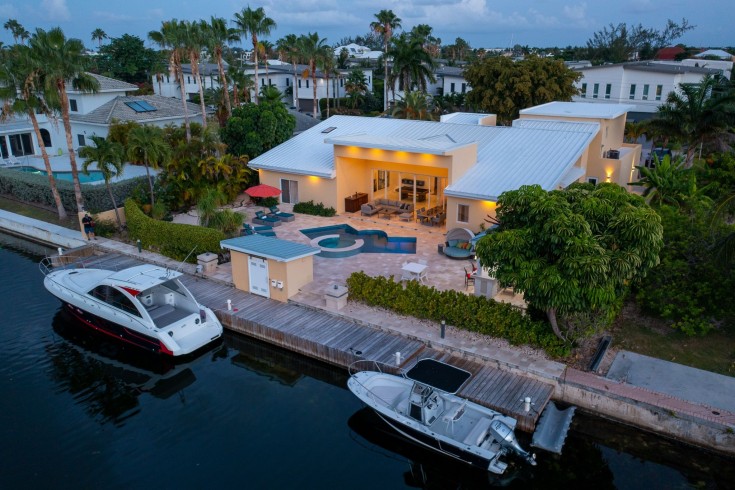 GOVERNORS HARBOUR MODERN CANAL FRONT HOME