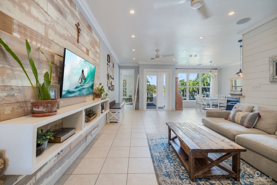 3 BEDROOM CANAL FRONT DUPLEX WITH POOL - 188 ABBEY WAY - UNIT 2 - Image 4