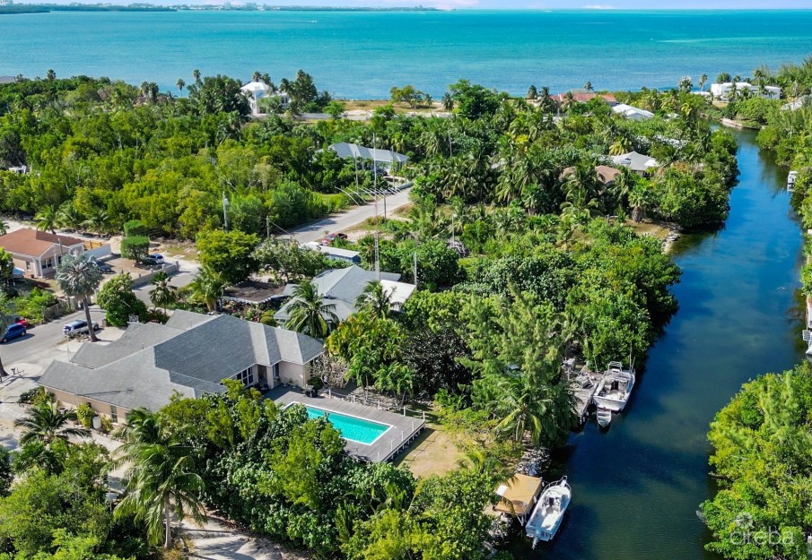 4,465 SF CANAL FRONT DUPLEX WITH POOL  -  188 ABBEY WAY - Image 3