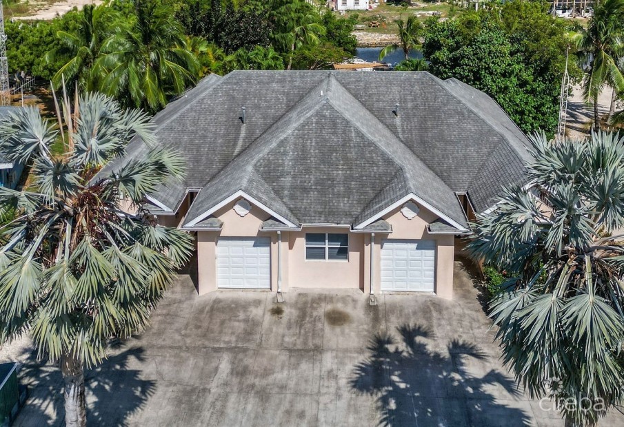 4,465 SF CANAL FRONT DUPLEX WITH POOL  -  188 ABBEY WAY - Image 2