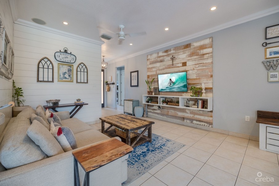 4,465 SF CANAL FRONT DUPLEX WITH POOL  -  188 ABBEY WAY - Image 8