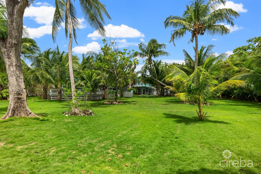 OCEANFRONT HOME WITH EXPANSIVE GROUNDS, POOL AND PICKLEBALL COURT - Image 22