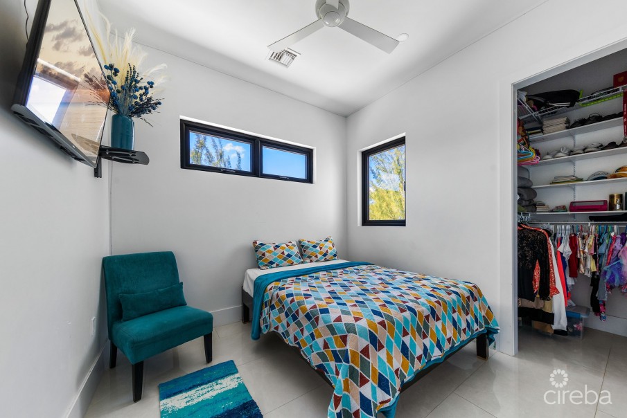 48 HAVEN CIRCLE - MODERN SINGLE FAMILY HOME - Image 10