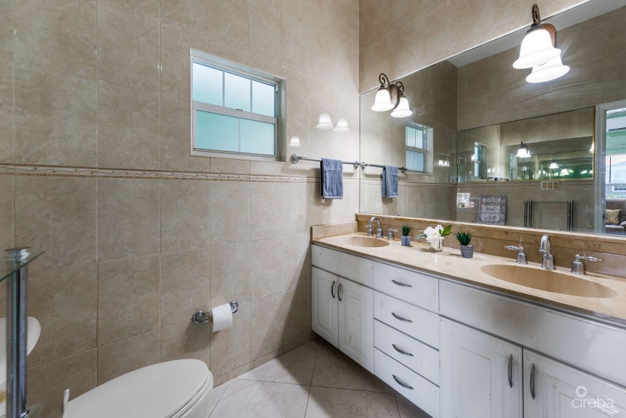 5BR SINGLE FAMILY HOME WITH DUPLEX - Image 11