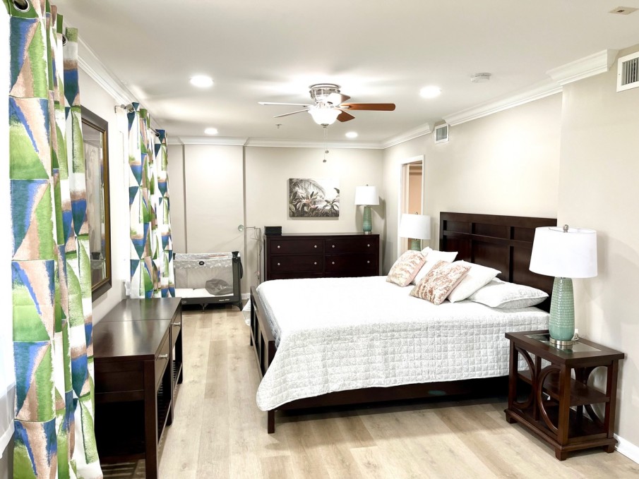 Park Place in the heart of Seven Mile Beach - Image 2