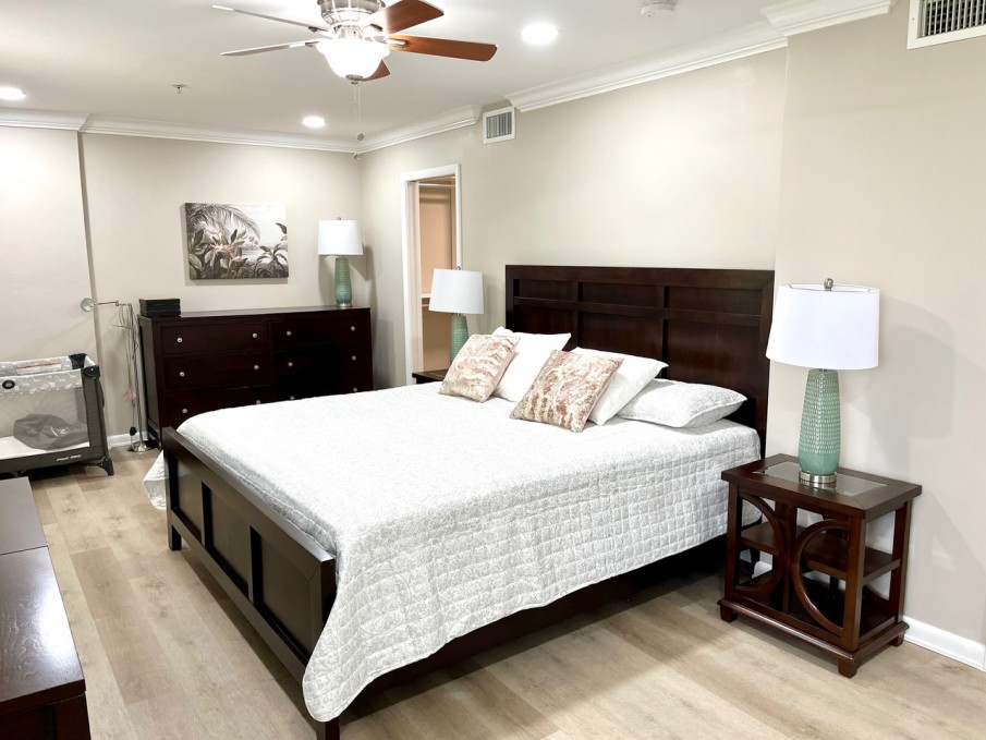 Park Place in the heart of Seven Mile Beach - Image 3