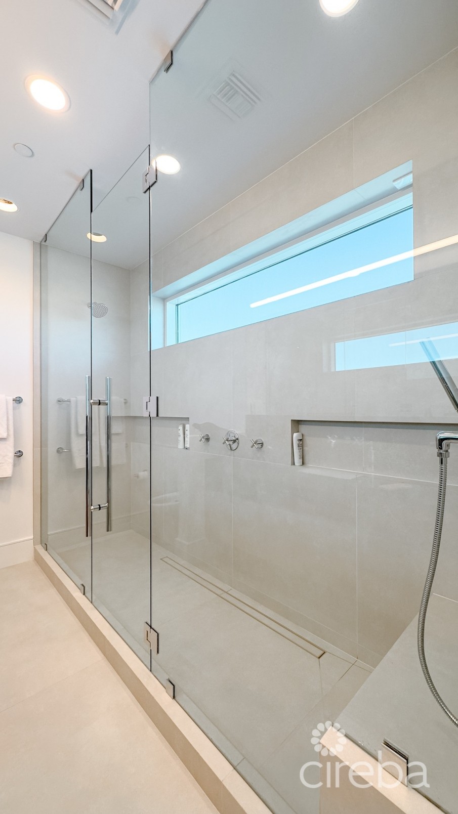AQUA RESIDENCE 7 - LUXURY SEVEN MILE BEACH CONDO (FULLY FURNISHED) - Image 21