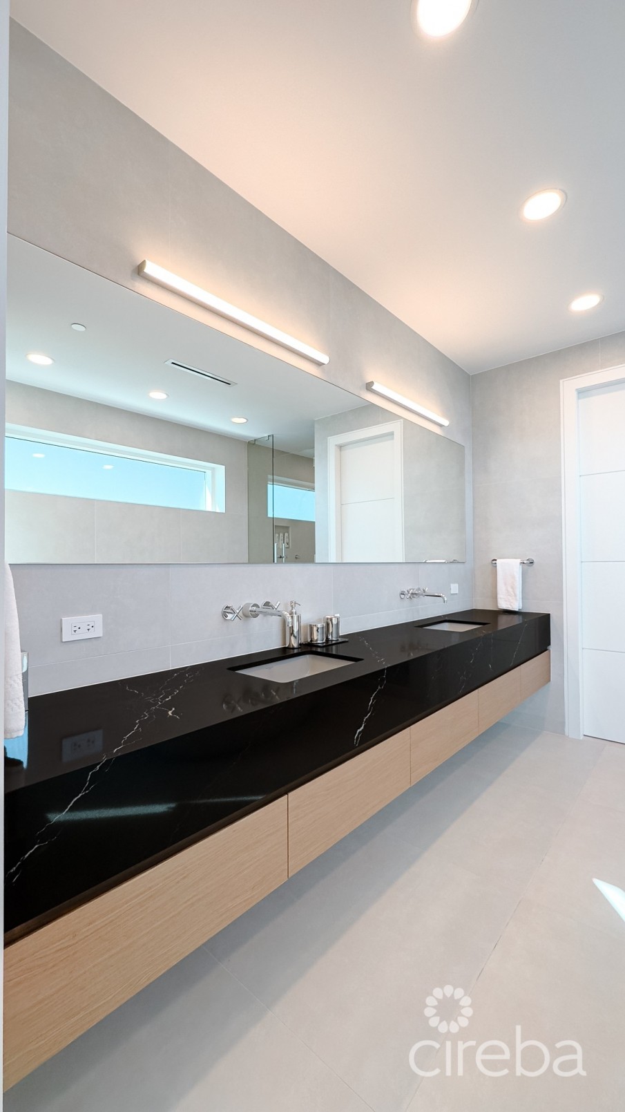 AQUA RESIDENCE 7 - LUXURY SEVEN MILE BEACH CONDO (FULLY FURNISHED) - Image 17