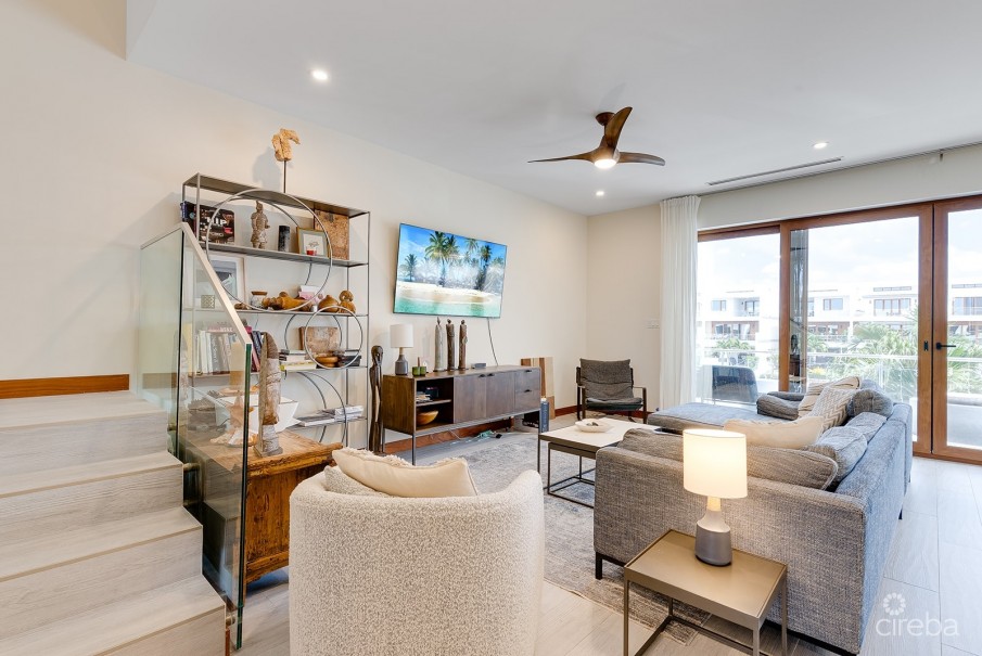 CANAL VIEW BEAUTIFUL ARVIA 3 BED WITH BOAT DOCK - Image 4
