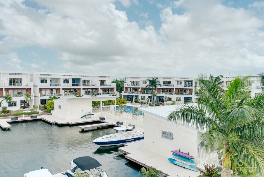 CANAL VIEW BEAUTIFUL ARVIA 3 BED WITH BOAT DOCK - Image 14