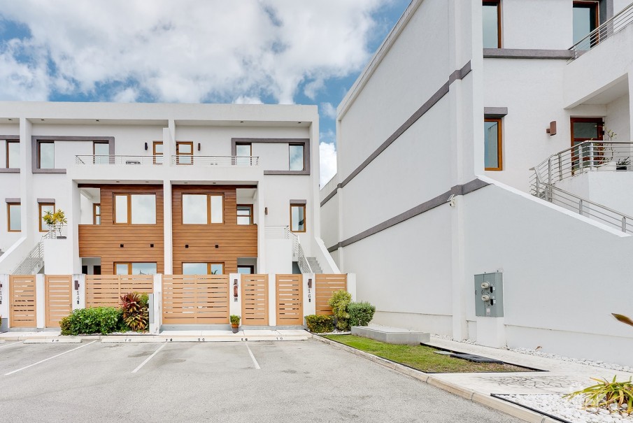CANAL VIEW BEAUTIFUL ARVIA 3 BED WITH BOAT DOCK - Image 15