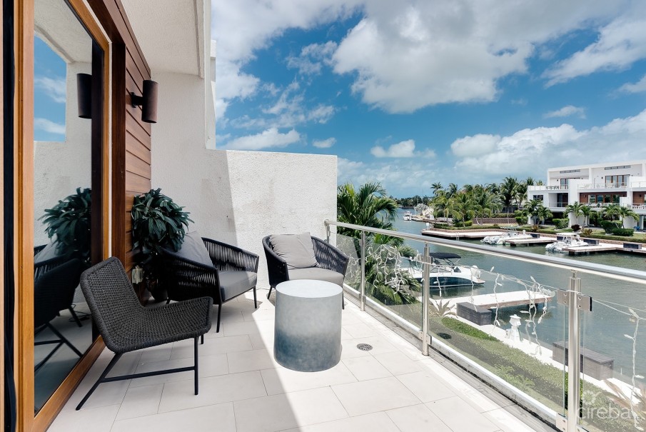 CANAL VIEW BEAUTIFUL ARVIA 3 BED WITH BOAT DOCK - Image 6