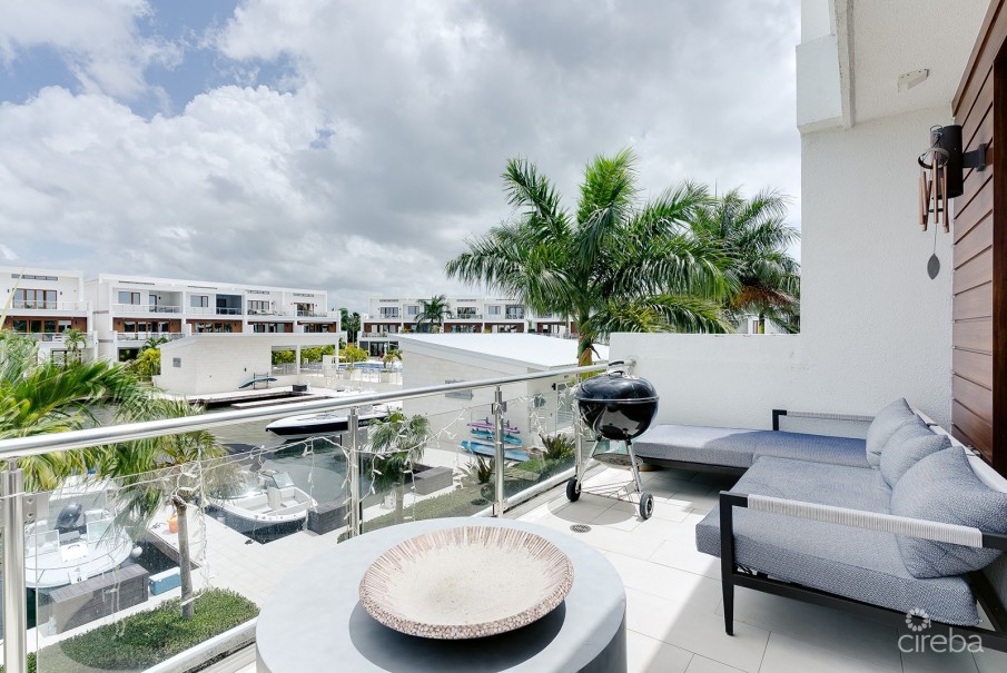 CANAL VIEW BEAUTIFUL ARVIA 3 BED WITH BOAT DOCK - Image 7