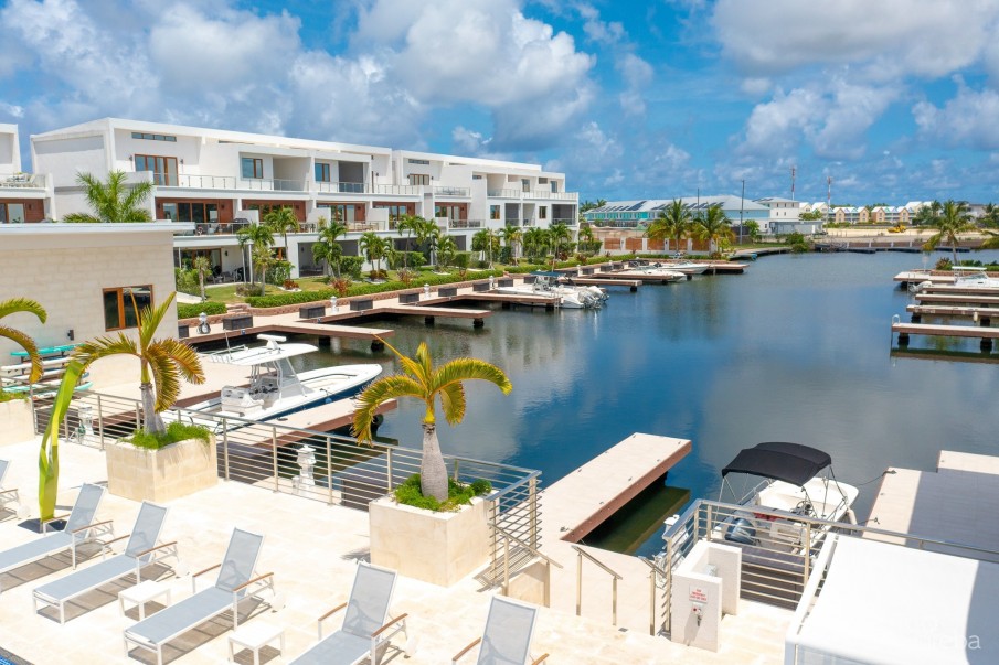 ARVIA WATERFRONT CONDO WITH A DOCK - Image 17