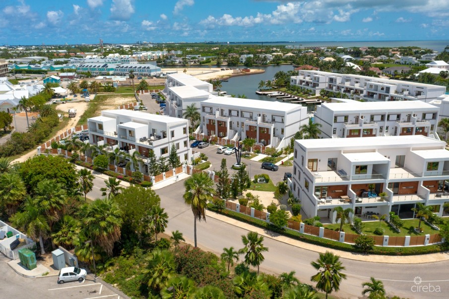 ARVIA WATERFRONT CONDO WITH A DOCK - Image 19