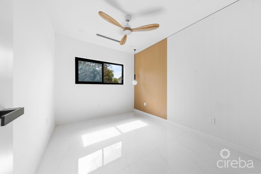 ARZA WEST BAY I5. 1- BED END UNIT. MOVE-IN READY - INCLUSIVE OF A CI$ 14,000 FURNITURE PACKAGE - Image 5