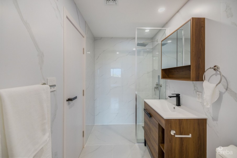 ARZA WEST BAY RUBY– UPGRADED FULLY FURNISHED 1-BED CORNER UNIT - Image 10