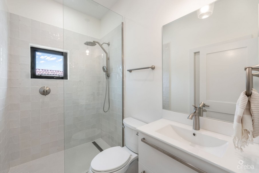 AUBURN BAY 3, CANAL FRONT HOME - Image 14