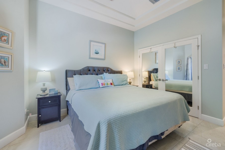 BEACH BAY 3 BEDROOM PLUS DEN - Image 12