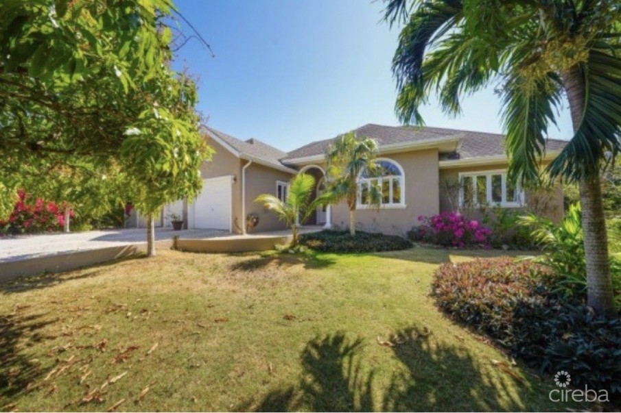 THE MANGO HOUSE, BEACH BAY - Image 1