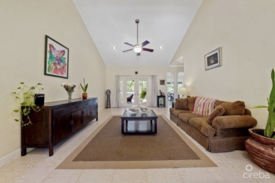 THE MANGO HOUSE, BEACH BAY - Image 2