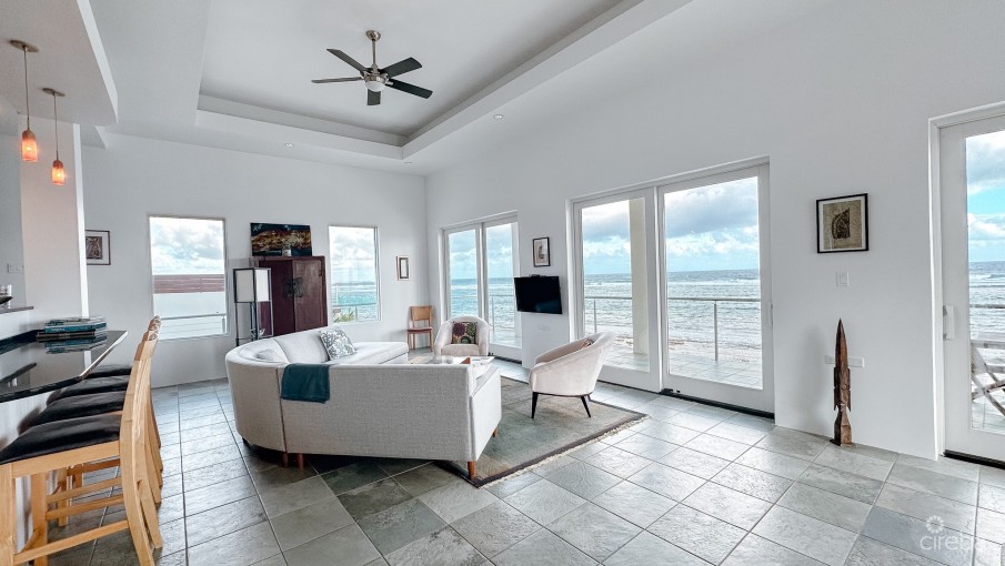 BEACHFRONT HOME, MANSE ROAD - Image 9