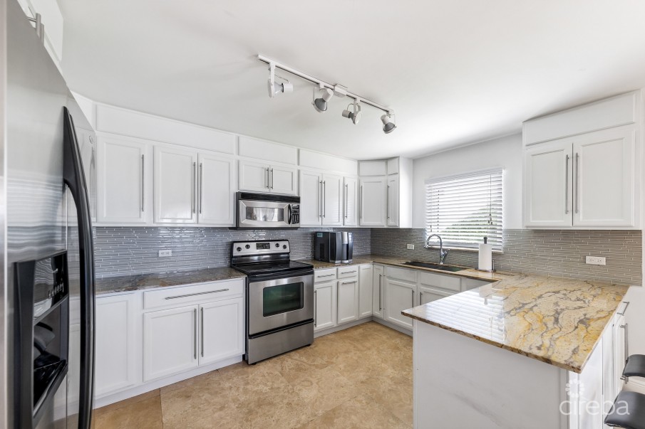 SOUTH SOUND BEACHFRONT DUPLEX - Image 7