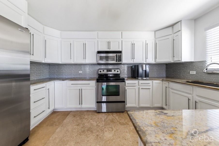 SOUTH SOUND BEACHFRONT DUPLEX - Image 8