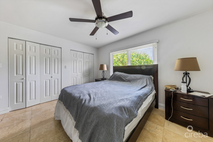 SOUTH SOUND BEACHFRONT DUPLEX - Image 16