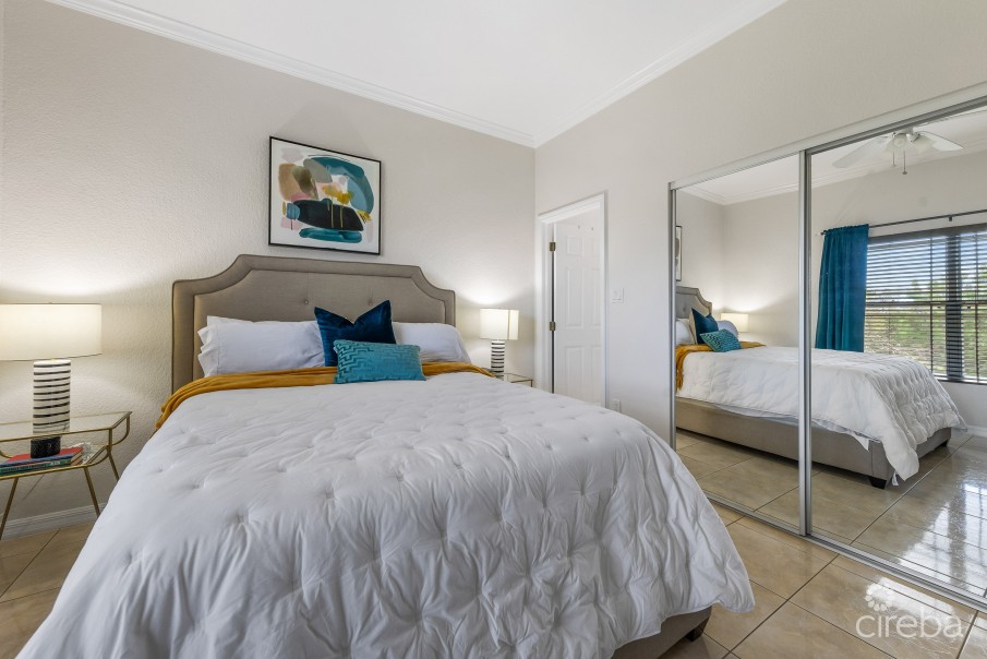 BEAUTIFULLY POLISHED 2BR CONDO - COLONIAL GRAND - Image 13