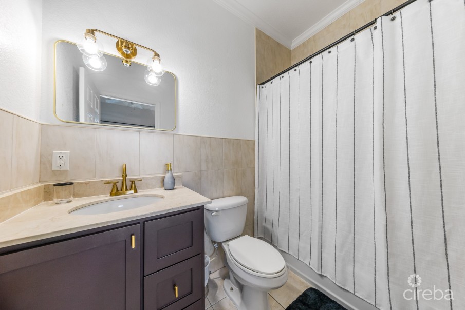 BEAUTIFULLY POLISHED 2BR CONDO - COLONIAL GRAND - Image 18