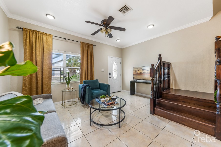 BEAUTIFULLY POLISHED 2BR CONDO - COLONIAL GRAND - Image 3