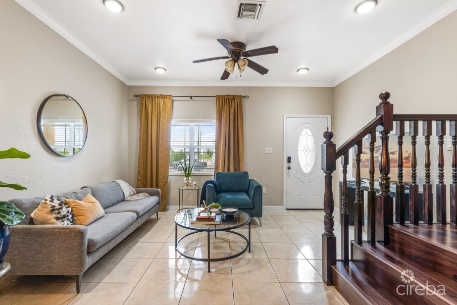 BEAUTIFULLY POLISHED 2BR CONDO - COLONIAL GRAND - Image 5