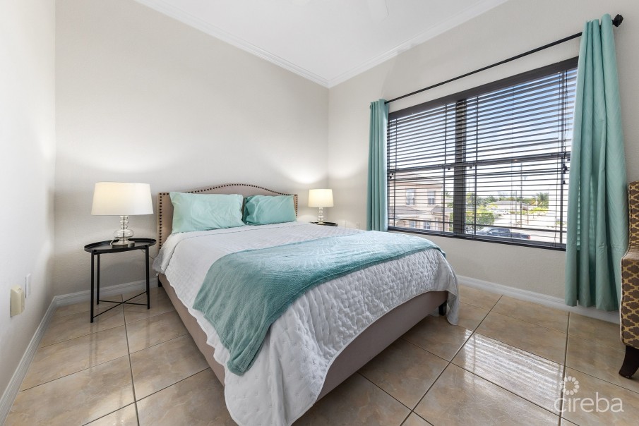 BEAUTIFULLY POLISHED 2BR CONDO - COLONIAL GRAND - Image 16