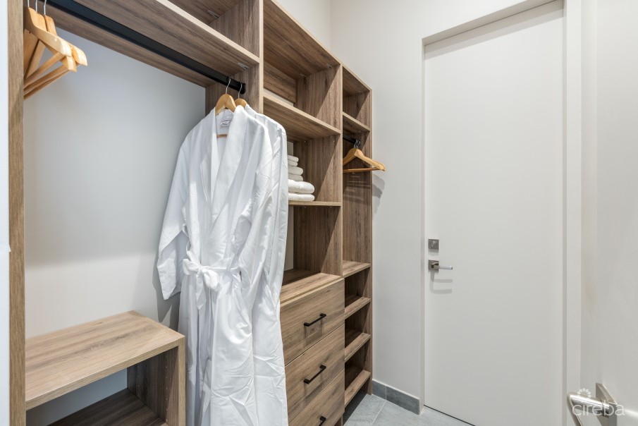 BELLA ROCCA, EAST END LUXURY VILLA - Image 11