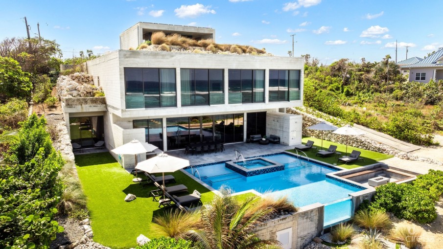 BELLA ROCCA, EAST END LUXURY VILLA - Image 3