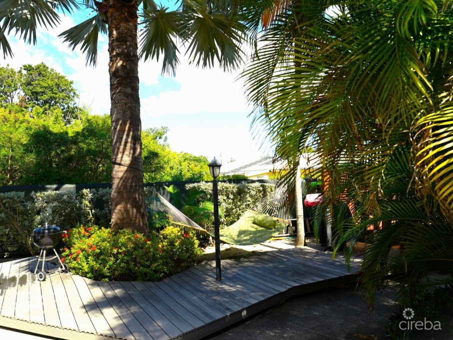 BOHO BEACH STUDIO 20 STEPS TO THE BEACH! - Image 1