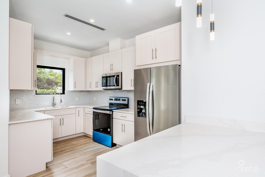 BRAND NEW GATED - LAVANIA COURT 2 BED 2.5 EXECUTIVE HOME - Image 4