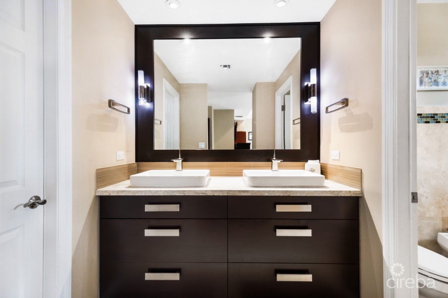 BRITANNIA KINGS COURT WITH TWO DOCK OPTIONS AVAILABLE - Image 10
