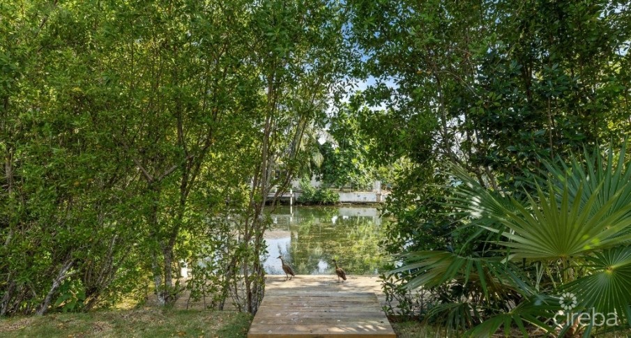 CANAL FRONT FAMILY HOME - WHIRLWIND DRIVE - Image 27