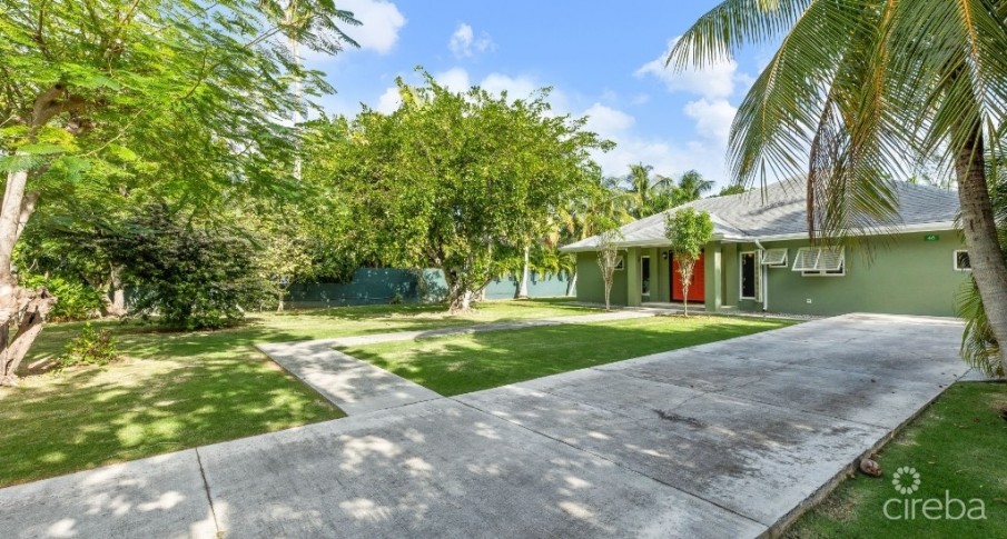 CANAL FRONT FAMILY HOME - WHIRLWIND DRIVE - Image 30