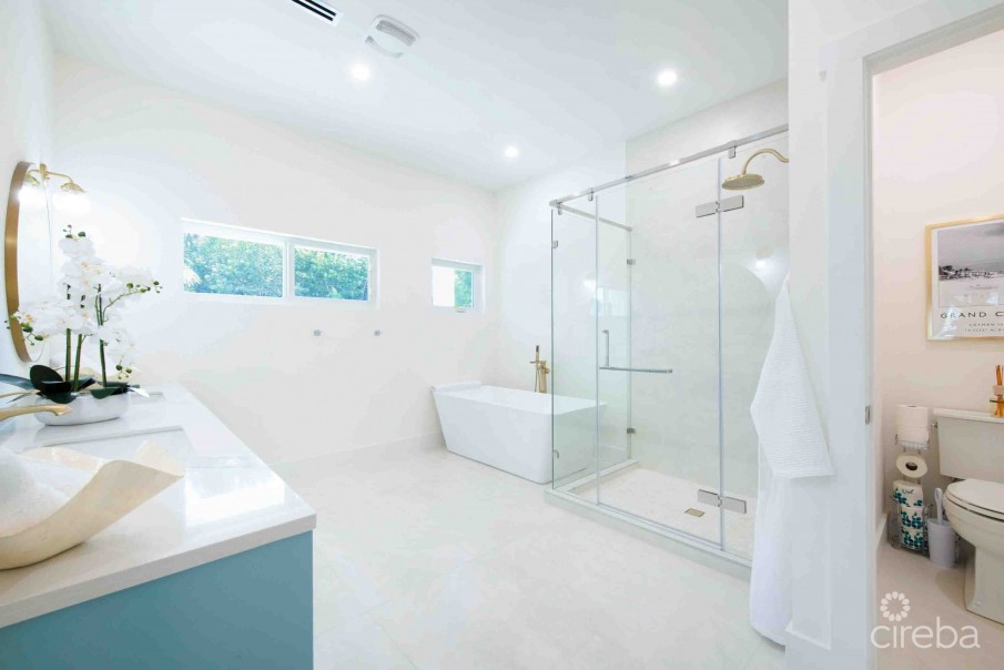 CARIB SUN - EXQUISITE WATERFRONT ESTATE W /GUESTHOUSE IN CAYMAN KAI - Image 26