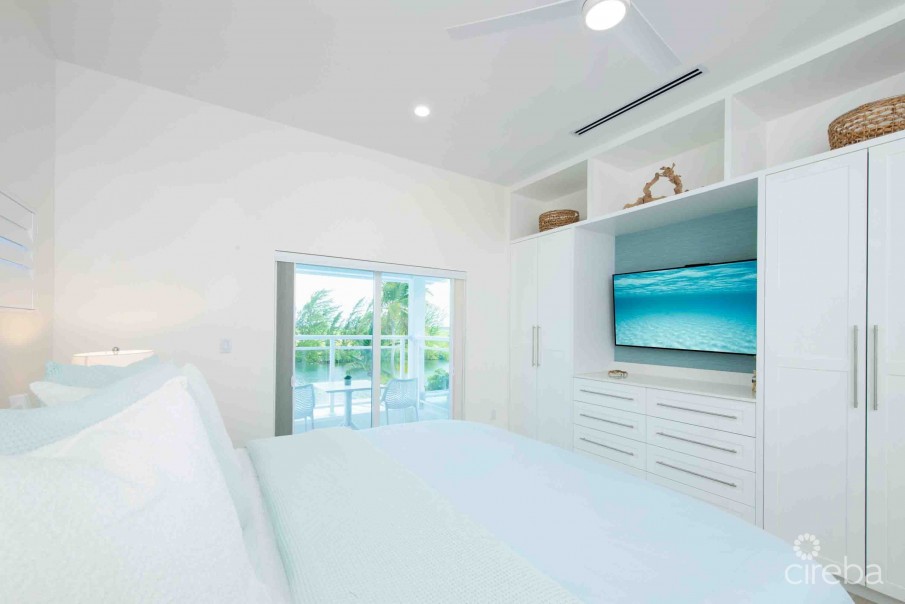 CARIB SUN - EXQUISITE WATERFRONT ESTATE W /GUESTHOUSE IN CAYMAN KAI - Image 30