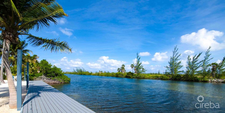 CARIB SUN - EXQUISITE WATERFRONT ESTATE W /GUESTHOUSE IN CAYMAN KAI - Image 11