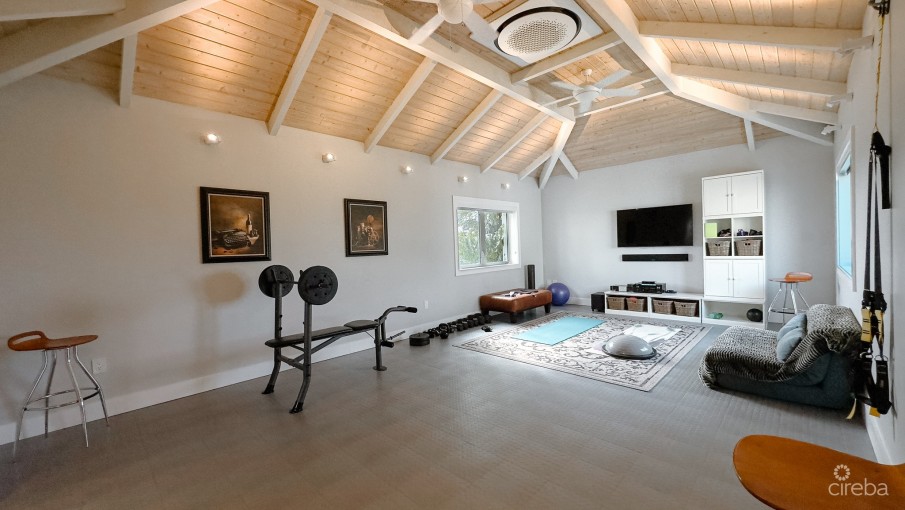 CASA BELLA – WATERFRONT RESIDENCE IN CRYSTAL HARBOUR - Image 22