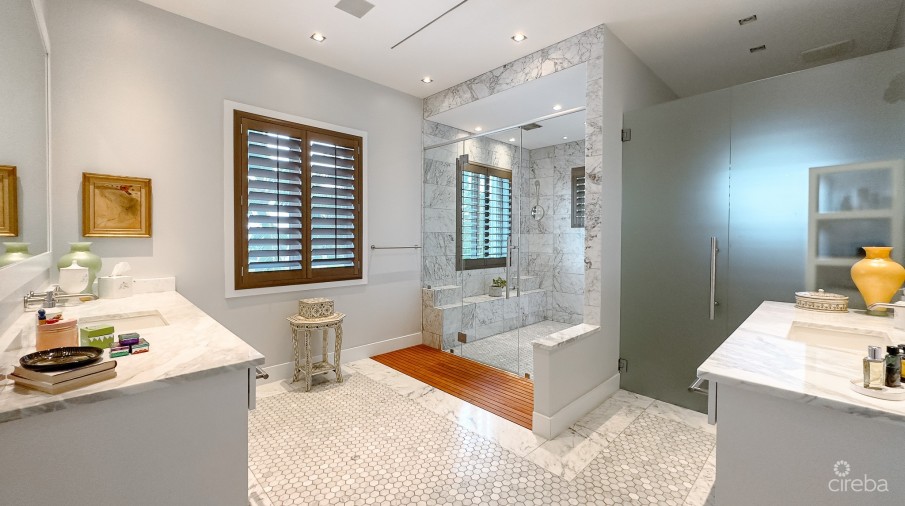 CASA BELLA – WATERFRONT RESIDENCE IN CRYSTAL HARBOUR - Image 20