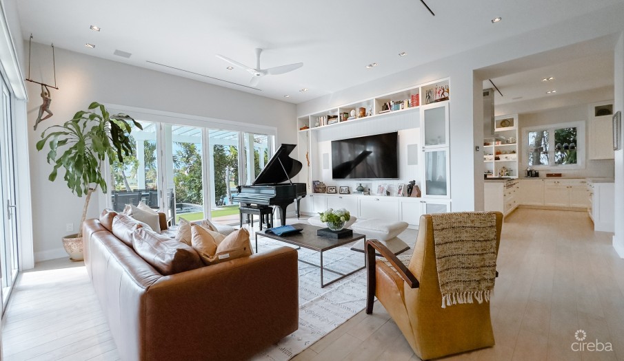 CASA BELLA – WATERFRONT RESIDENCE IN CRYSTAL HARBOUR - Image 7