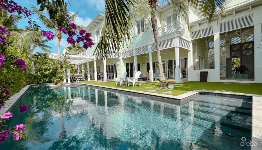 CASA BELLA – WATERFRONT RESIDENCE IN CRYSTAL HARBOUR - Image 4