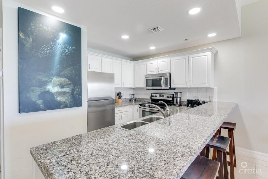 CASTAWAY COVE – 2 BED BEACHFRONT PENTHOUSE CONDO - Image 15