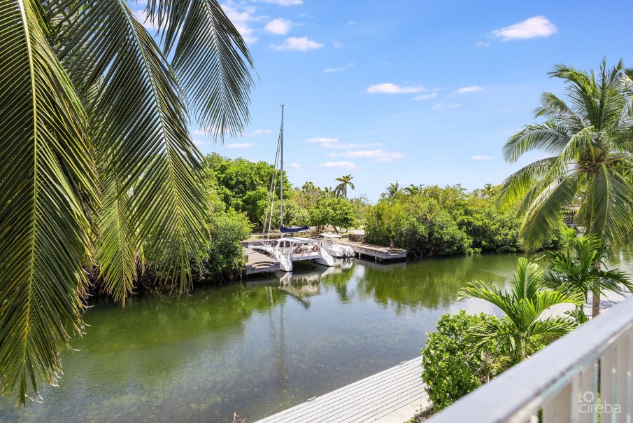 COASTAL ESCAPE – EXECUTIVE WATERFRONT LIVING - Image 14